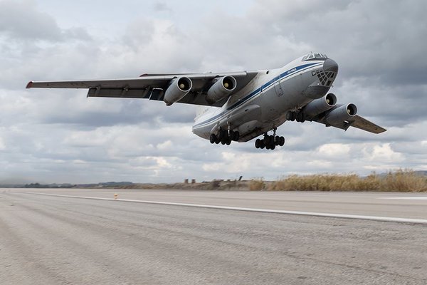 Photos: Russia Airdrops Humanitarian Aid to Besieged Deir Ezzor, Syria