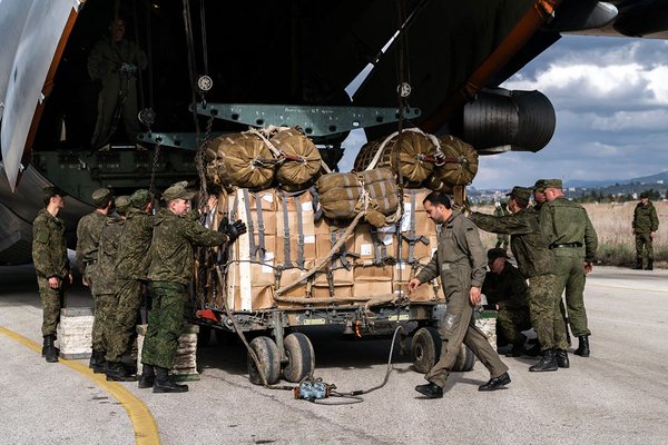 Photos: Russia Airdrops Humanitarian Aid to Besieged Deir Ezzor, Syria