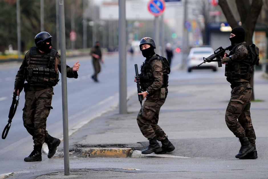 Police, pro-Kurdish protesters clash in Istanbul, Turkey