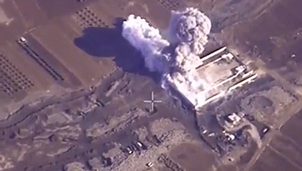 Russian Aerospace Forces Destroyed 4 ISIS Oil Production Facilities