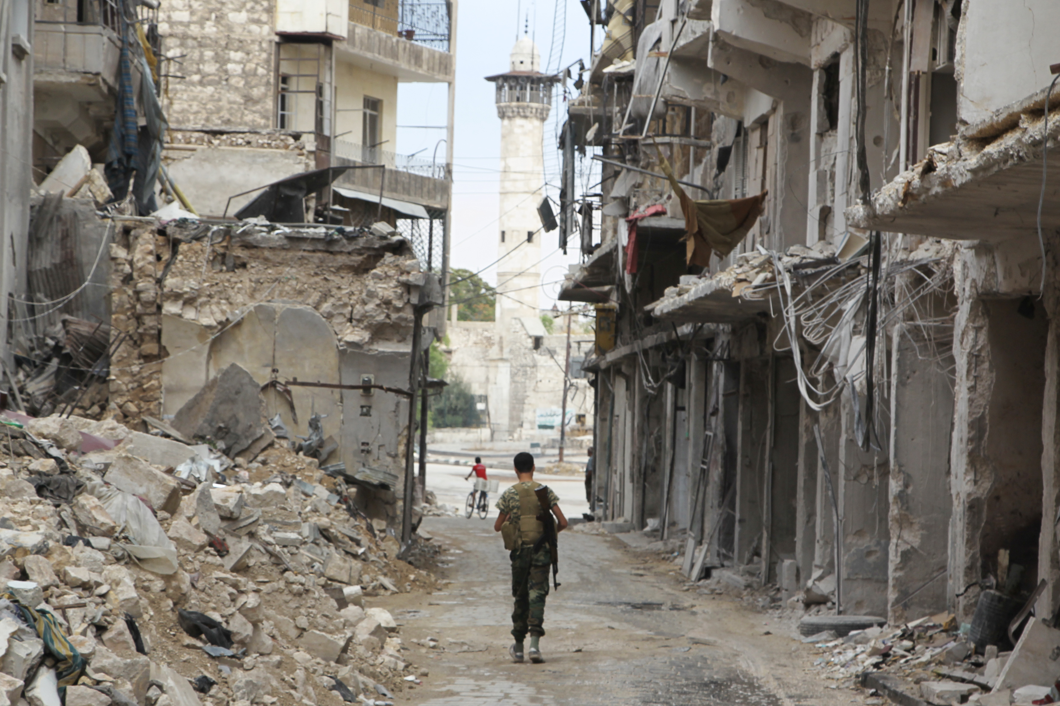 Aleppo Residents Start to Escape from Trapped Neighborhoods Through Safe Passage