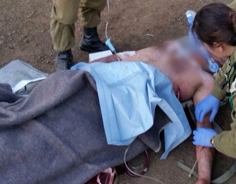 Israeli Soldiers Provide Initial Care to Wounded Terrorists near Quneitra (Photos)