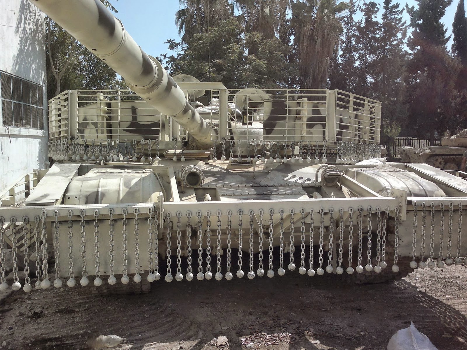 Syrian Military Uses New ‘Mega-Protected’ T-72 Tanks (Photos)