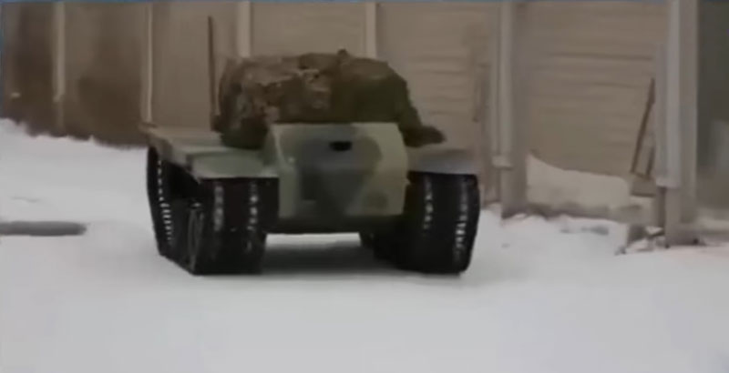 Combat Robots' Fight Club Near Moscow (Video)