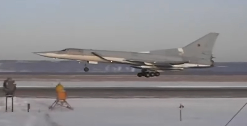 Tu-22M3 Runs Off Runway during Its Landing (Video)