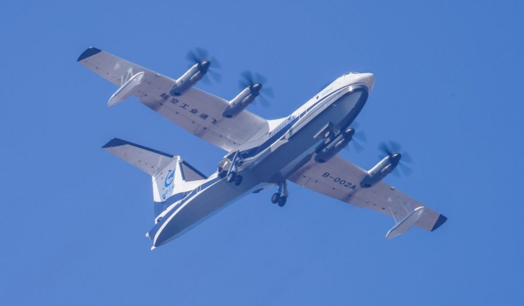 First Chinese Domestic Large Amphibious Aircraft Makes Maiden Flight (Photos)