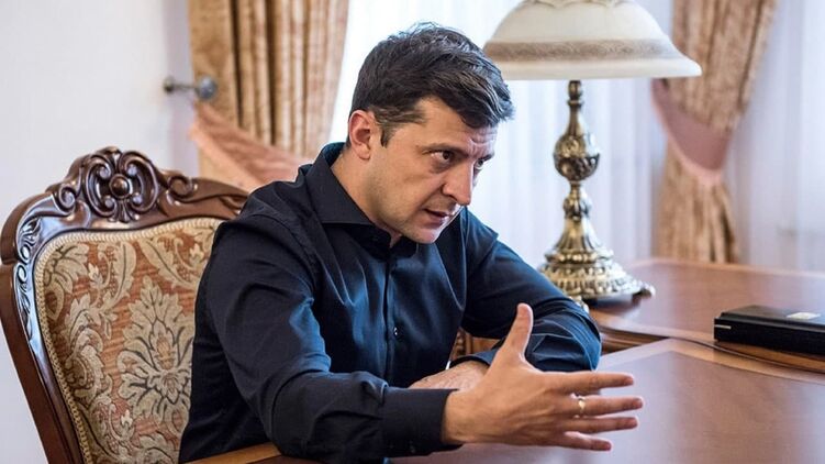 Zelensky Busy With Censoring His Opposition, While Army Commanders Sue The Defense Minister