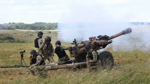 Hundreds of Ukrainian Troops Receive Weapons Training In Britain