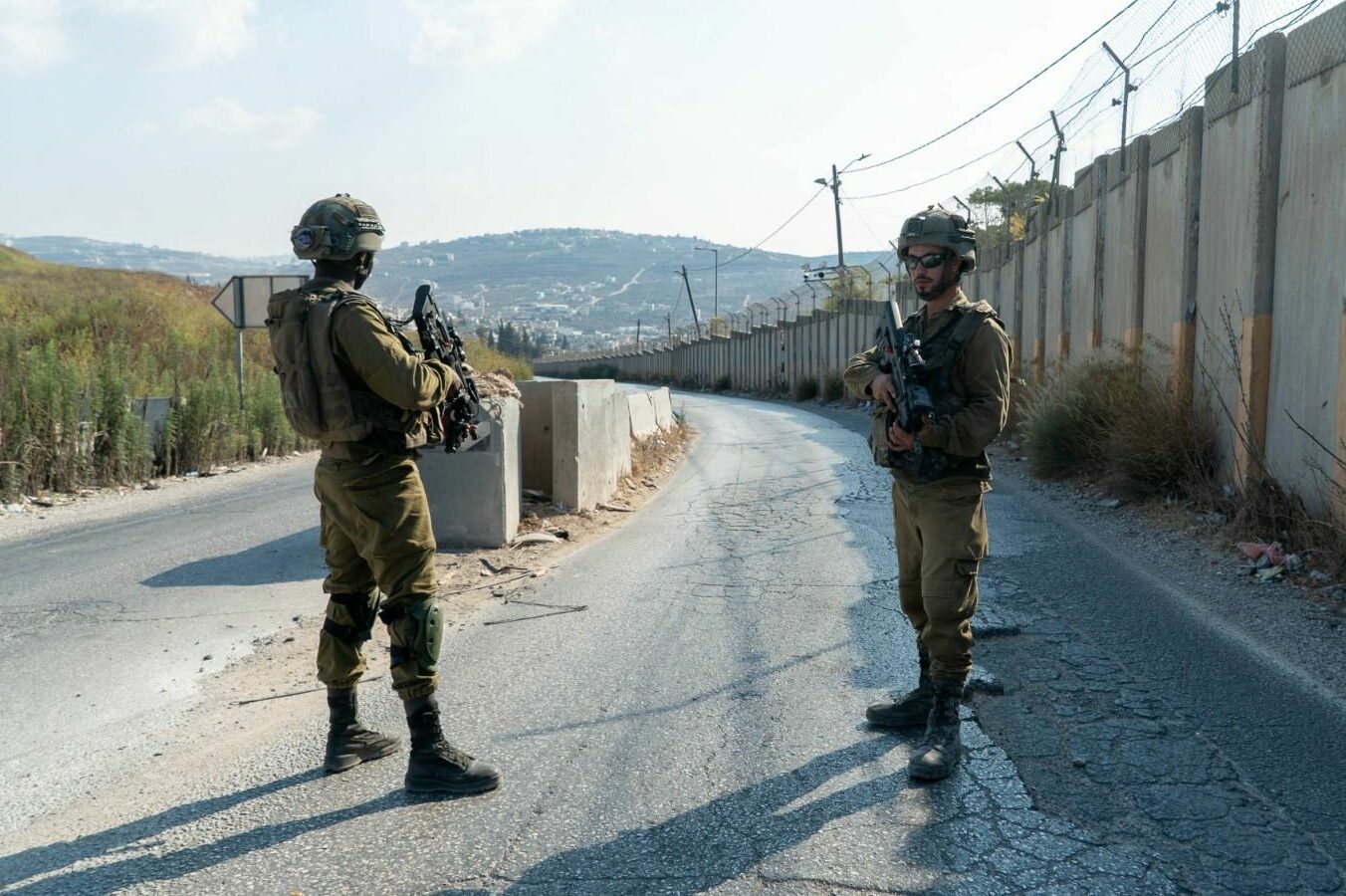 Israeli Army Foils Attempt To Smuggle Handguns From Jordan