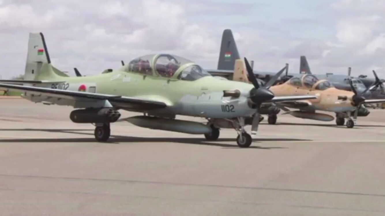 Mali, Burkina Faso Deploy Warplanes To Niger In Response To Threats Of Military Intervention (Video)