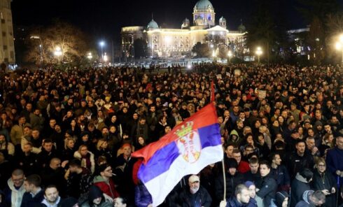 Une copie du coup d'État américain de 2014 en Ukraine a échoué samedi contre la Serbie