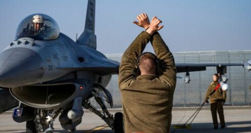 Un autre pilote américain confirme que les F-16 en Ukraine sont grillés